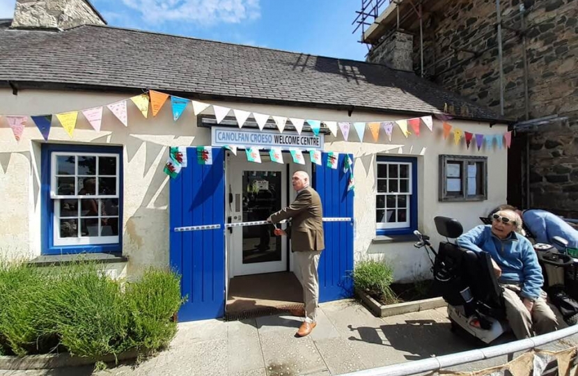 Paul Davies AM recently officially opened Newport’s Canolfan Croeso Welcome Centre. 